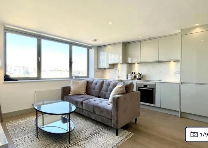 Apartment Stylish 1-bed Flat With Views