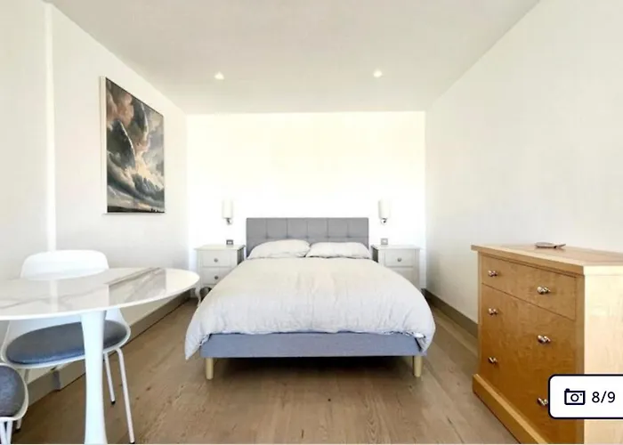 Stylish 1-bed Flat With Views Apartment Bristol