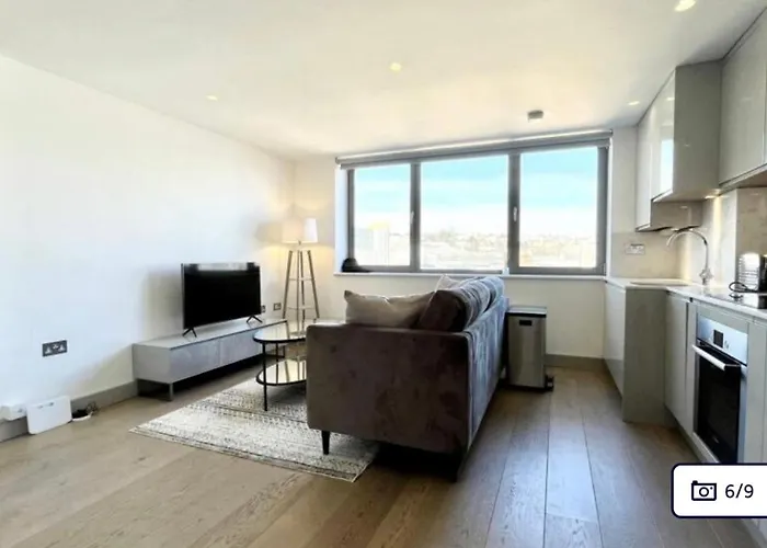 Stylish 1-bed Flat With Views Bristol